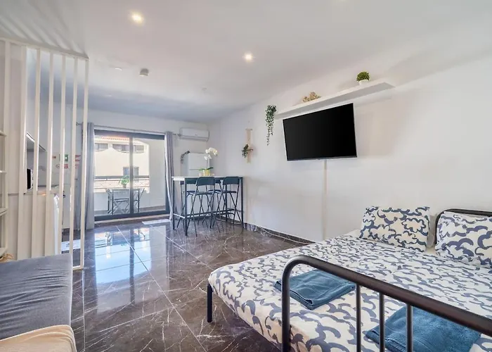 Oura Vibes By Ricardo Apartment