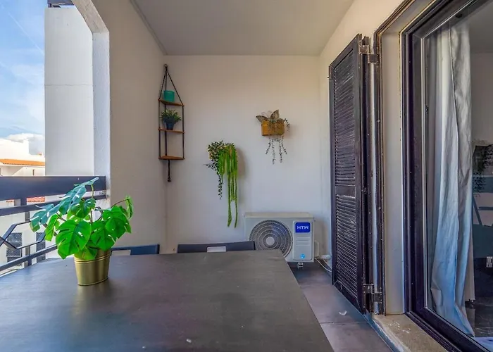 Oura Vibes By Ricardo Apartment